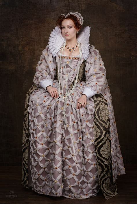 elizabeth i tudor dresses